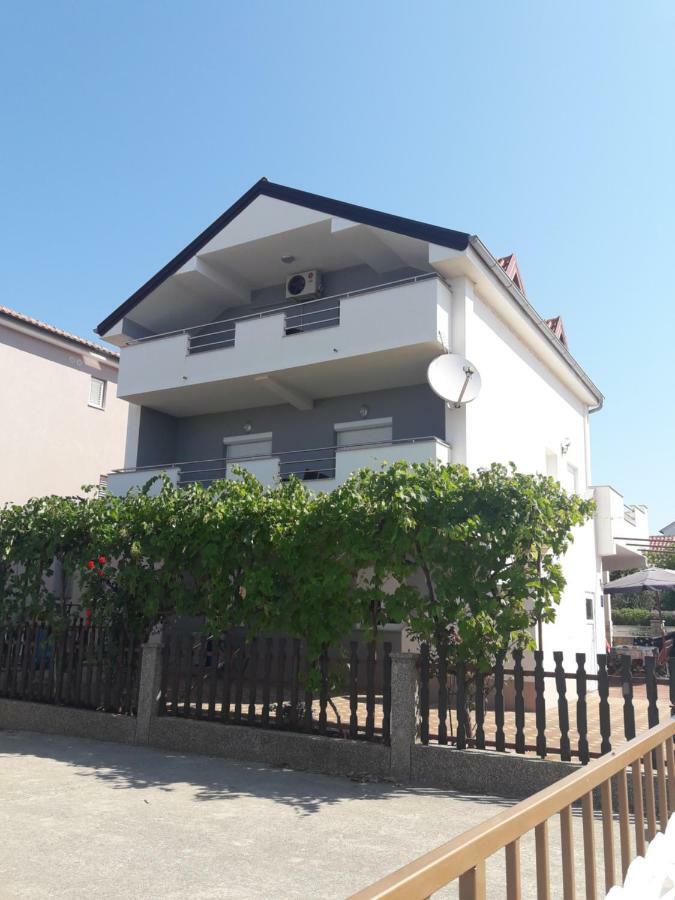 Apartmani Kuzmic Vrsi Exterior foto